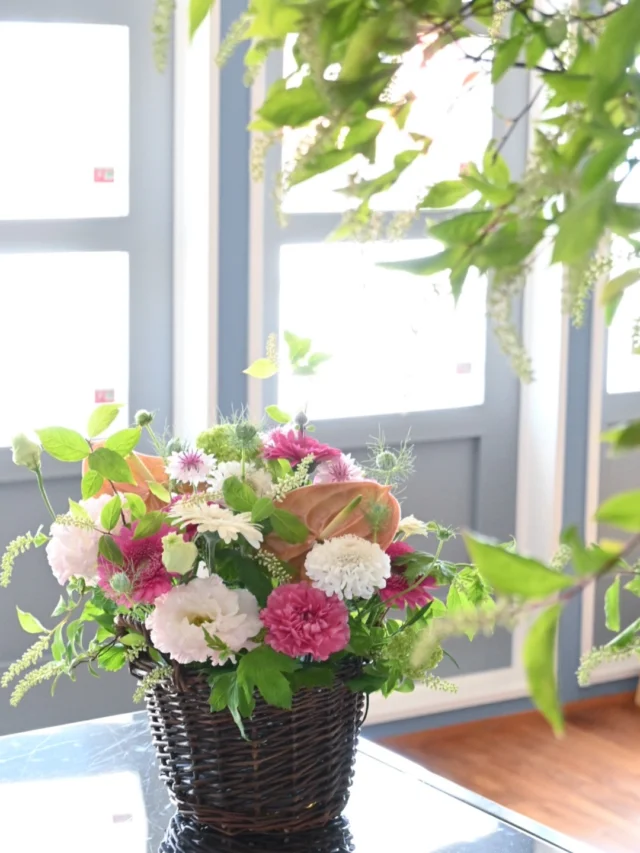 【 Happy Mother's day 】

母の日&生花販売会
3日間の日程が無事に終わりました。

ご来店いただいた皆様
どうもありがとうございました！

今回は米粉とみりんさんとのコラボも叶い
ラスティックのお客様にも喜んでいただけて良かったです😊
また特別なイベントの際にはお声がけさせていただこうと思います。

またご配送の事前予約にもご協力頂いた方々も
ありがとうございました🙏

明日以降もご注文や配送は受付ていますので
お気軽にお問合せください。

＼special thanks／
@goodreform.saitama 
@momokuri.yakuzen 
@komekomirin / @in.newon / @pecori.me 

＿＿＿＿＿＿＿＿＿＿＿＿＿＿＿＿＿＿＿＿＿

【5月スケジュール】

▶︎5/4(祝月).18(月)
季節の花の定期便

▶︎5/27(水).31(日)午前中
花畑コミュニティ活動日

＿＿＿＿＿＿＿＿＿＿＿＿＿＿＿＿＿＿＿＿＿
◎ご注文受付・受渡し時間
￣￣￣￣￣￣￣￣￣￣￣￣￣￣
10:00-17:00 木曜定休　

⚫︎お花の引渡しはさいたま市見沼区内
詳細はお問合せ下さい。
東大宮駅東口徒歩20分/🅿︎無し

⚫︎定期便・花束等のご注文・お問合せ方法
電話ｌ公式LINEｌオンラインショップ
@flowers.rustic

#無店舗花屋
#さいたま市見沼区
#花栽培
#花畑
#見沼田んぼ